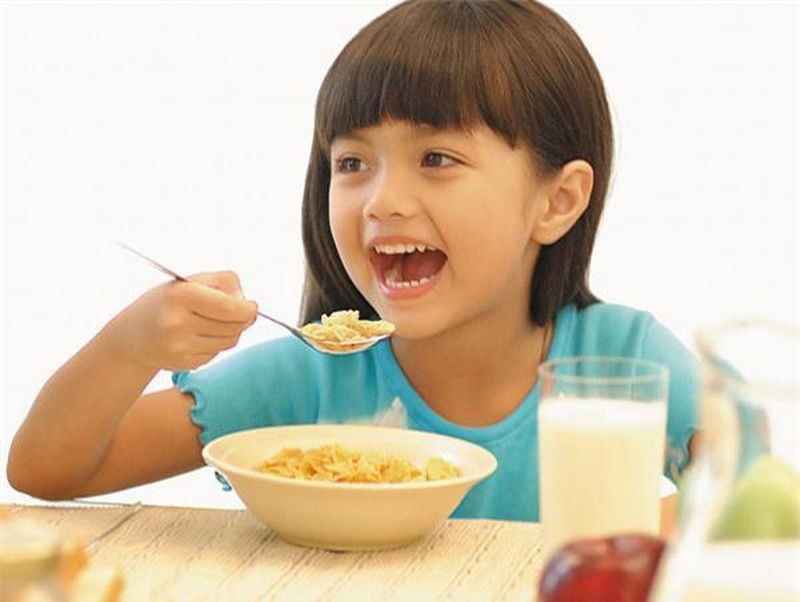 Cách cho trẻ ăn sáng đúng để phát triển sự thông minh 3