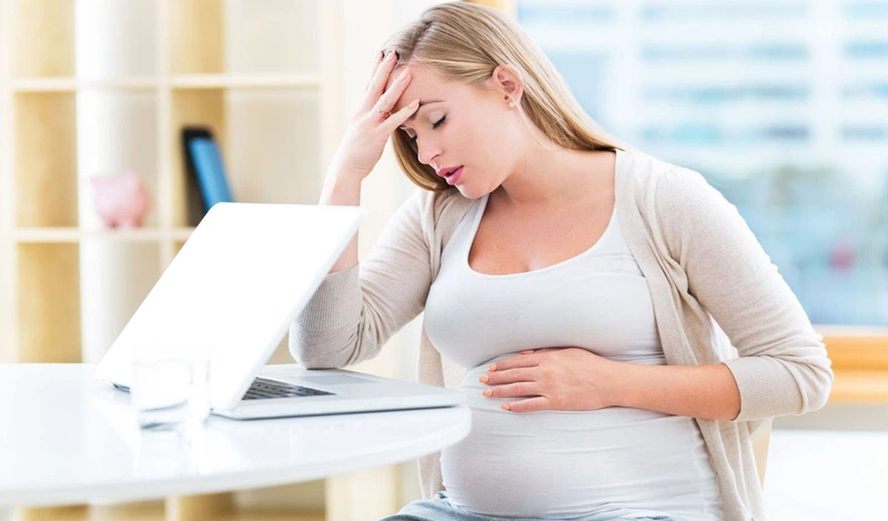 Đau, rát hay mẫn ngứa là biểu hiện cần chữa bệnh trĩ ở bà bầu