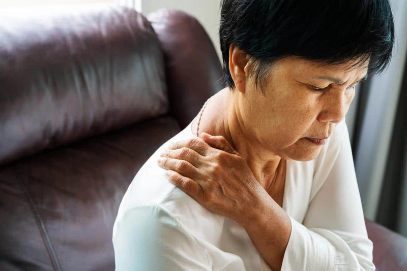 Cách chữa thoát vị đĩa đệm đốt sống cổ? Những điều bạn cần chú ý khi điều trị 2