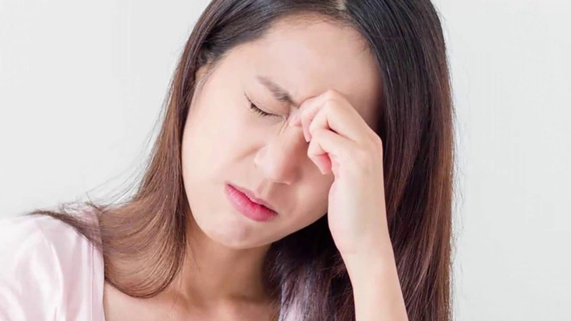 Bị dị ứng mắt không được chủ quan, hãy thăm khám bác sĩ ngay khi bị
