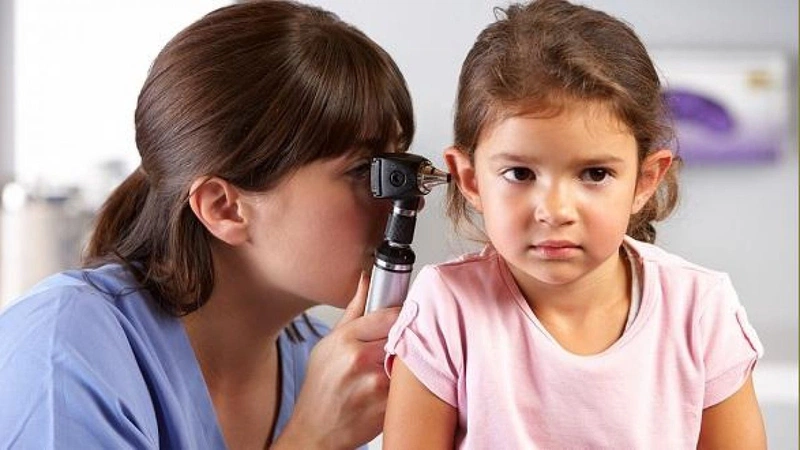 Cách chữa viêm tai giữa bằng rau diếp cá đơn giản và hiệu quả1