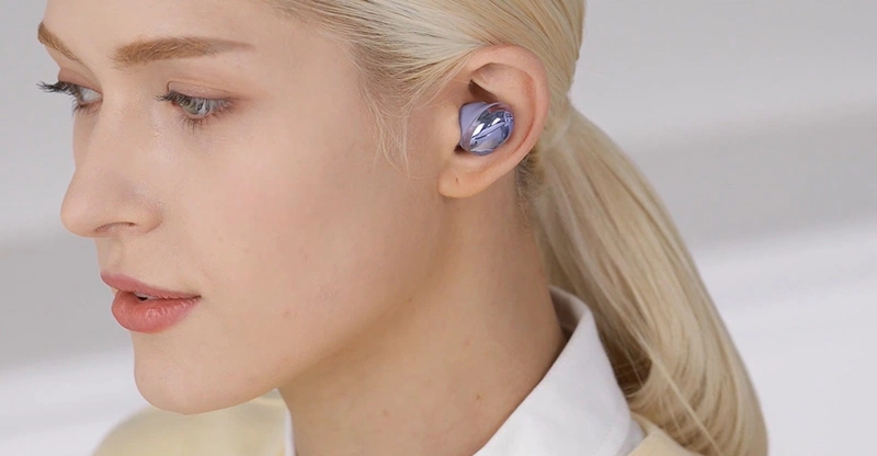Cách đeo tai nghe có đệm cao su an toàn cho người dùng