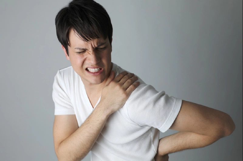 Cách điều trị bong gân bả vai hiệu quả nhất 2
