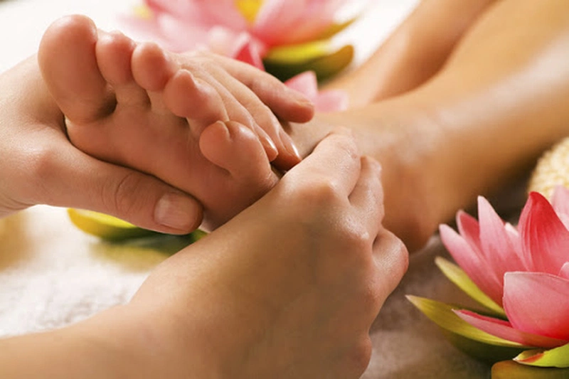 Cách dùng rượu thuốc xoa bóp đúng cách 2