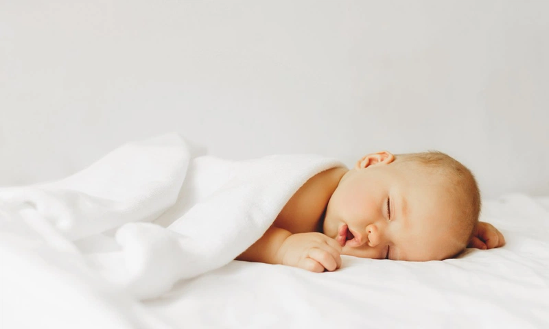 Cách gấp khăn làm gối cho trẻ sơ sinh chuẩn nhất 3