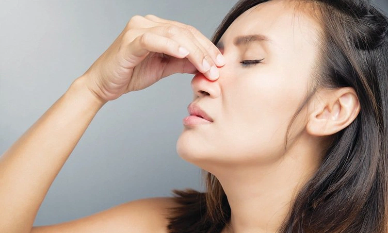 Nghẹt mũi có thể được điều trị tại nhà như uống nhiều nước và tăng cường độ ẩm không khí