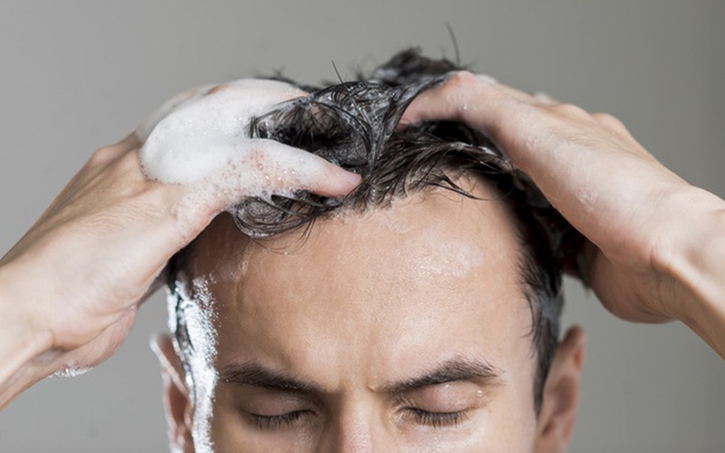 cách làm ẩm da đầu 1