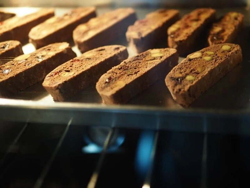 Cách làm bánh biscotti hạnh nhân dễ dàng tại nhà 3