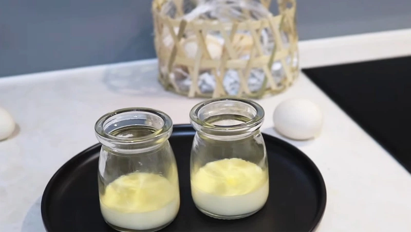 Dùng hũ thuỷ tinh hấp bánh flan cho bé - đảm bảo sức khỏe