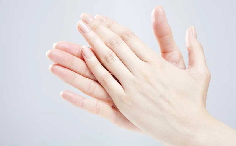 Bài tập xoa lòng bàn tay là một trong những cách làm ngón tay thon dài