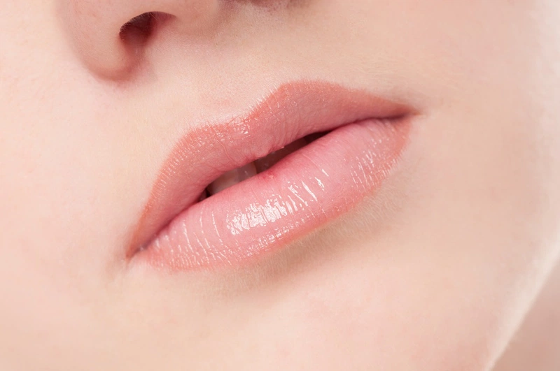 Cách làm son dưỡng môi từ mật ong cho môi luôn căng mọng 1