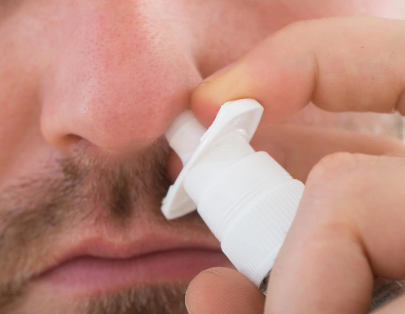 Nhiều người vẫn thông thường dùng thuốc phun steroid nhằm trị polyp mũi.