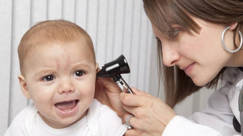 Cách lấy ráy tai ướt cho bé 2