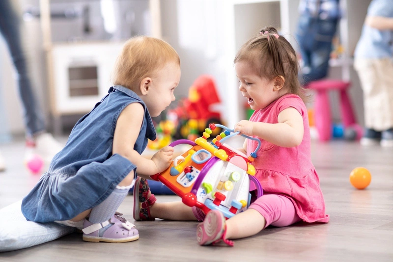 Cách lựa chọn đồ chơi cho trẻ theo từng giai đoạn lứa tuổi 1