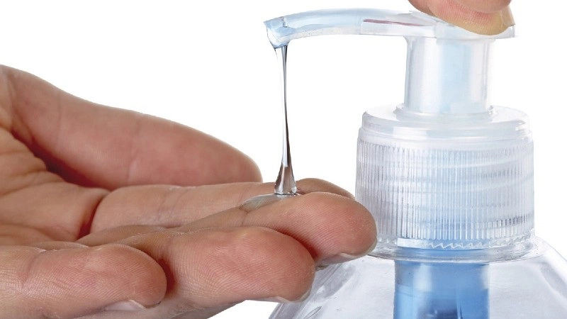 Nên sử dụng dung dịch sát khuẩn hay xà phòng diệt khuẩn