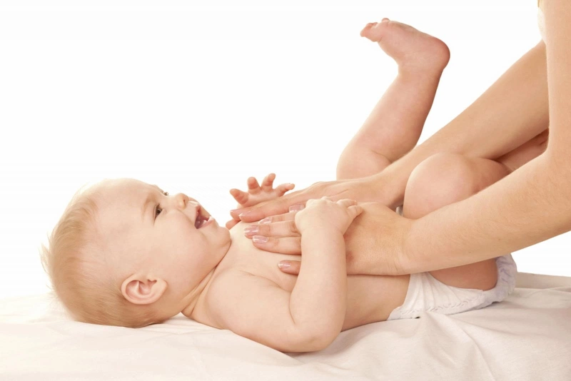 Cách massage bụng cho trẻ sơ sinh bị đầy hơi có hiệu quả tức thì-1