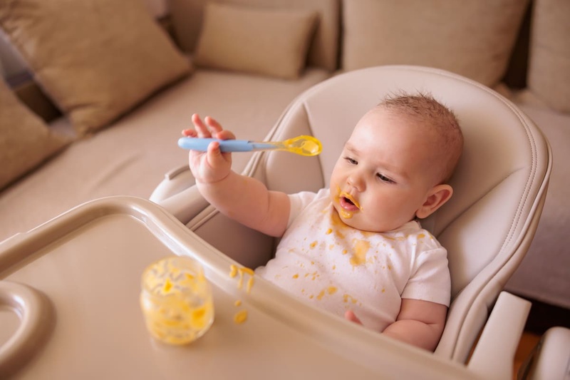 Bỏ túi cách nấu cháo trứng gà phô mai cho bé ăn dặm