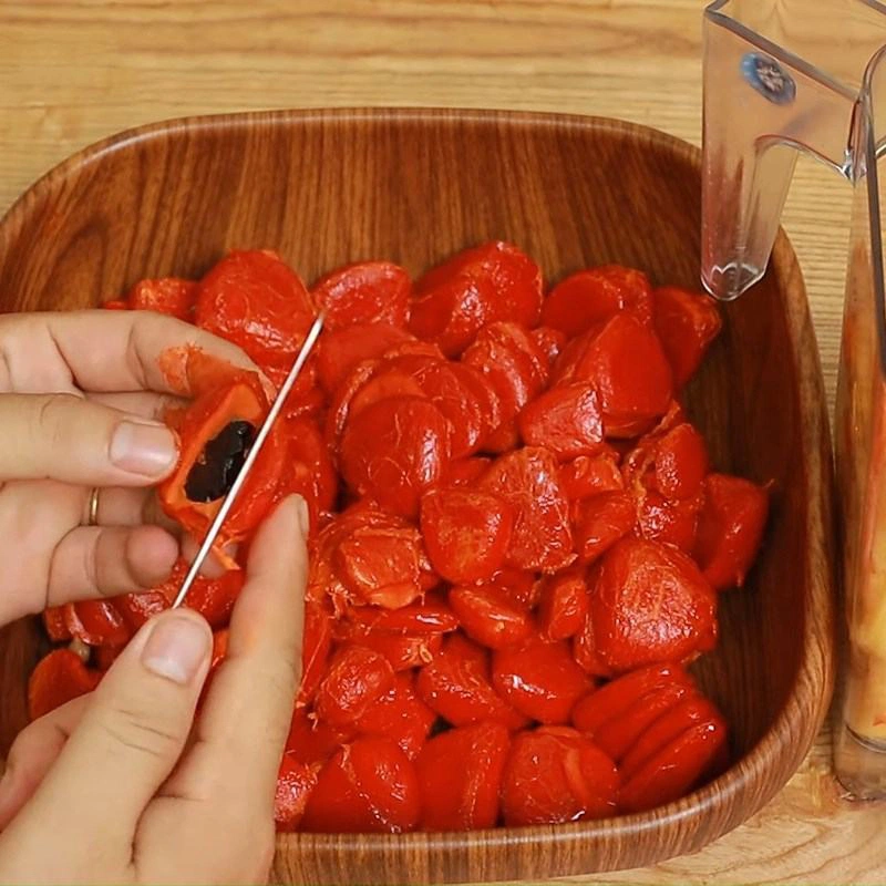 Cách nấu dầu gấc bảo đảm hiệu quả và lưu trữ được lâu hơn