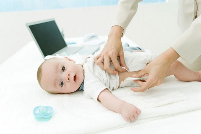 Cách phòng ngừa rôm sảy cho con vào hè oi nóng 2