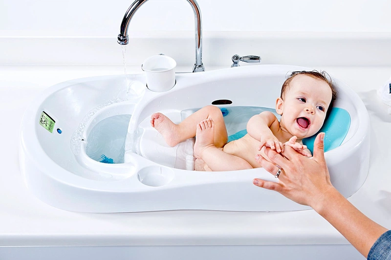 Cách tắm cho trẻ sơ sinh bằng lá chè xanh đúng cách 3