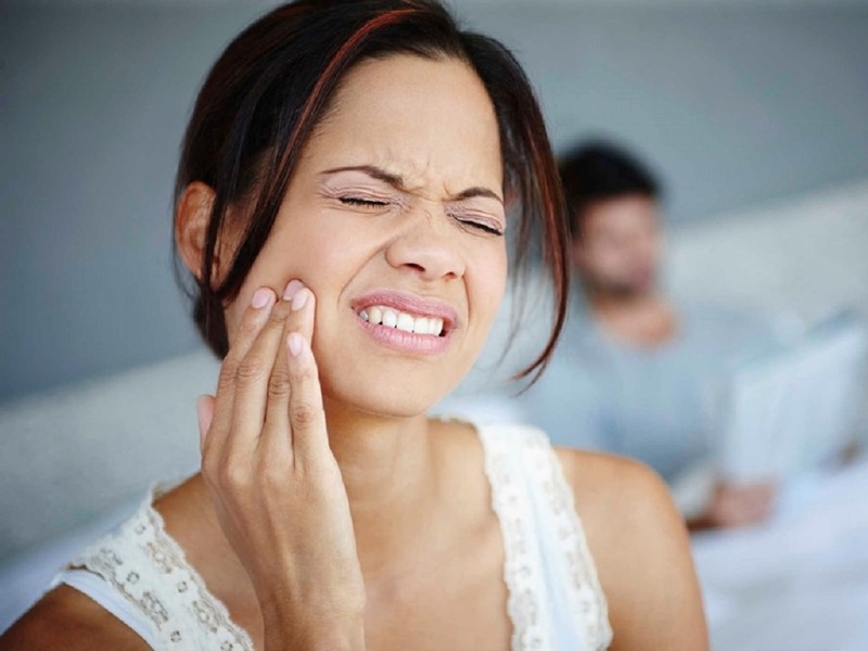 Nguyên nhân gây ê buốt răng sau sinh là gì? 1