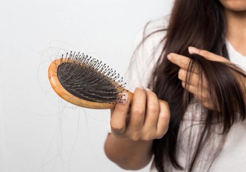 Nhiều người sử dụng cách trị rụng tóc dân gian tại nhà vì sự an toàn, đơn giản mà lại hiệu quả