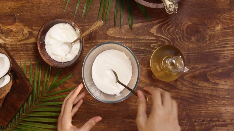 Dầu dừa- bí quyết để sở hữu đôi môi căng mọng giúp trang điểm cuốn hút hơn 3