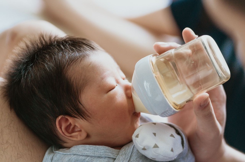Cách vắt sữa bằng tay hiệu quả mẹ bỉm nên biết 3