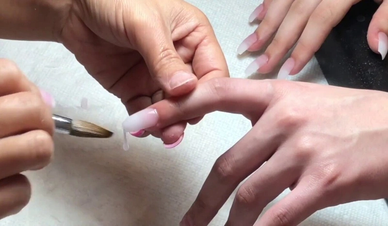 Cách vệ sinh cọ đắp bột đơn giản và hiệu quả nhất 3