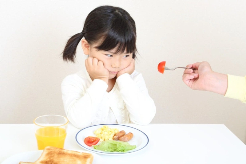 Cách xử lý hiệu quả khi bé bị sưng môi trên 3
