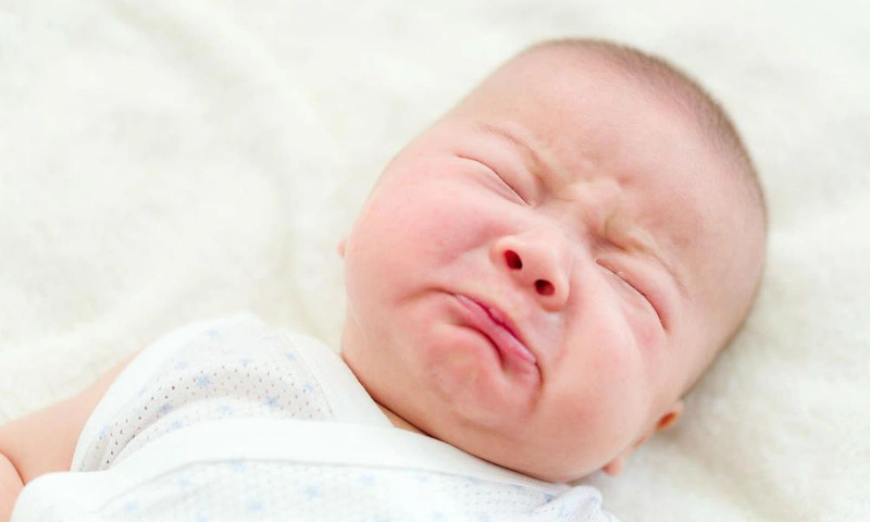 Cách xử lý hiệu quả khi bé bị sưng môi trên 2