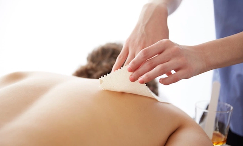 Cách xử lý lông mọc ở lưng nữ giới 3