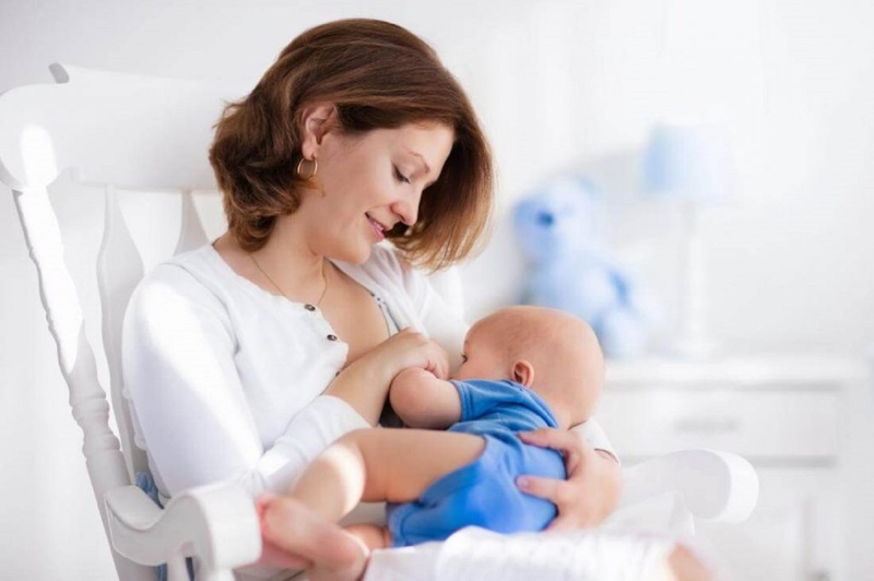 Cách xử lý tình trạng ngứa xung quanh nhũ hoa khi cho con bú