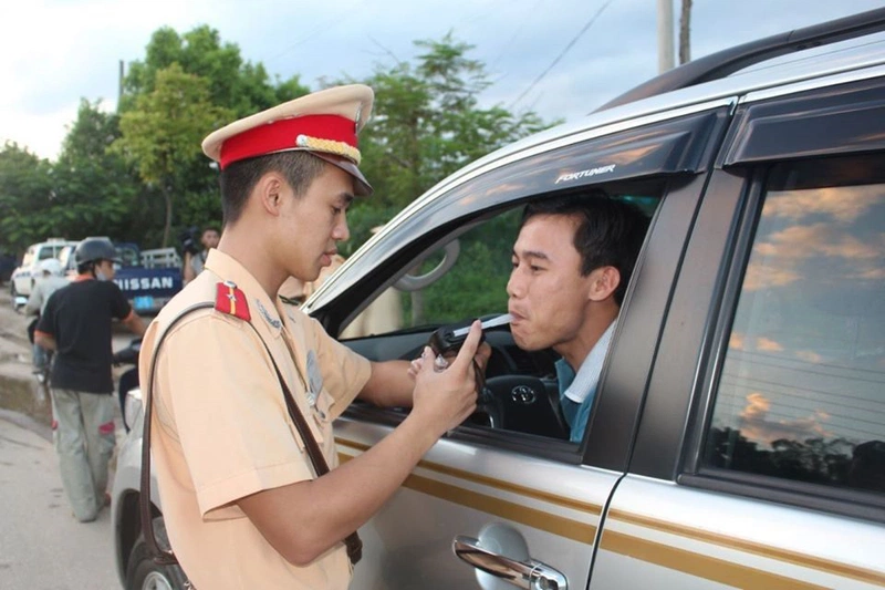 Cấm uống rượu bia khi lái xe: Biện pháp cứng rắn cho an toàn giao thông đường bộ 2