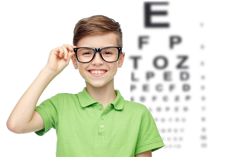 Bác sĩ sẽ đưa ra kết luận dựa trên tình trạng mắt hiện tại của bệnh nhân mà kê đơn thuốc phù hợp