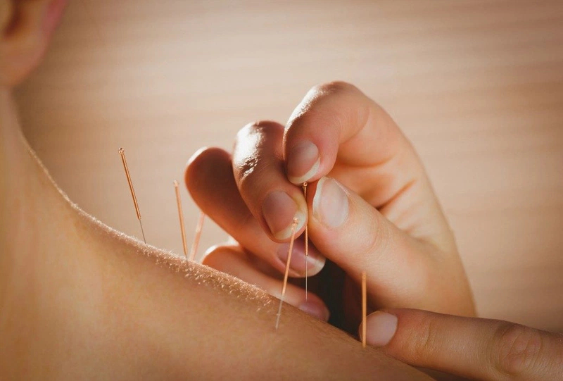 Cần làm gì để hạ huyết áp nhanh chóng?