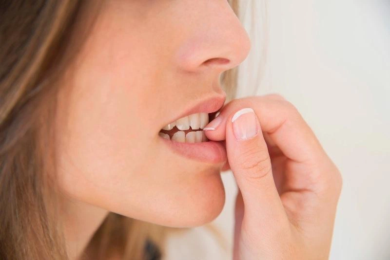 Cắn móng tay bị gì? Tác hại của cắn móng tay mà bạn nên biết 2