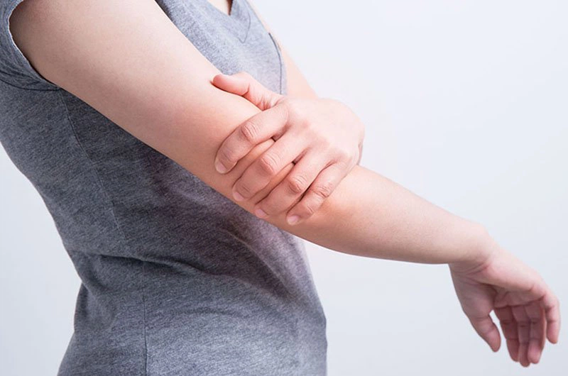 Bật mí các mẹo giảm căng cơ bắp tay hiệu quả 3