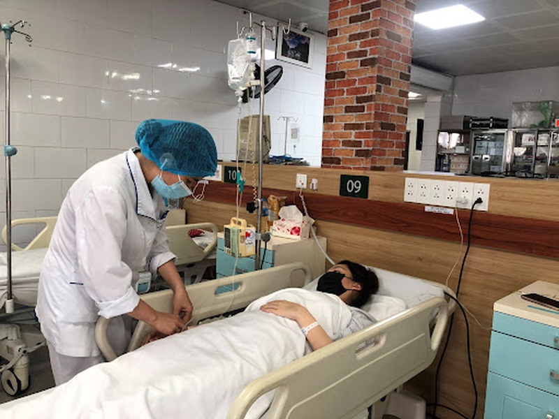 Cảnh báo nguy cơ ngộ độc khi tự dùng thuốc hạ sốt chữa Covid-19 theo mạng xã hội 2