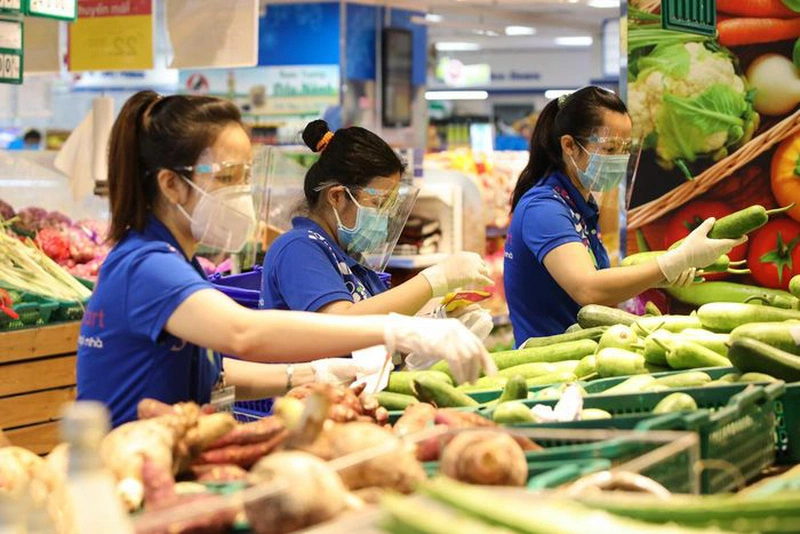 Thói quen phun chất khử khuẩn lên thực phẩm có thể gây ảnh hưởng đến sức khoẻ