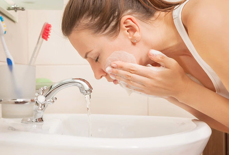 Giải đáp thắc mắc: Lỡ cạo lông mặt phải làm sao? 1