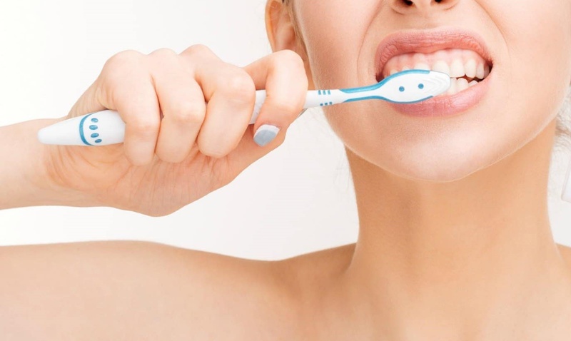 Cắt lợi có hại không? Nguy hiểm khi cắt lợi ở nha khoa chất lượng kém 3