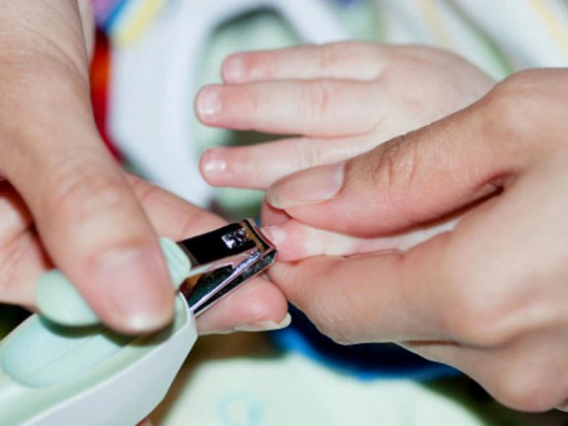 Thời gian phù hợp nhất để cắt móng tay cho trẻ sơ sinh là khi nào