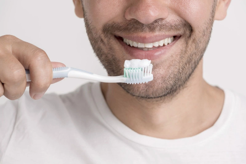 Răng ố vàng do hút thuốc lá làm sao xử lý? 3