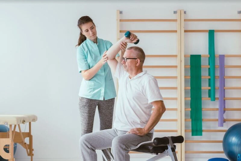 Lưu ý khi chăm sóc bệnh nhân chấn thương cột sống 2