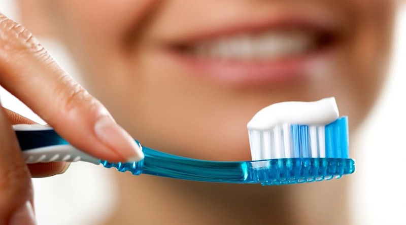 Cách ngăn ngừa tình trạng chân răng bị mòn