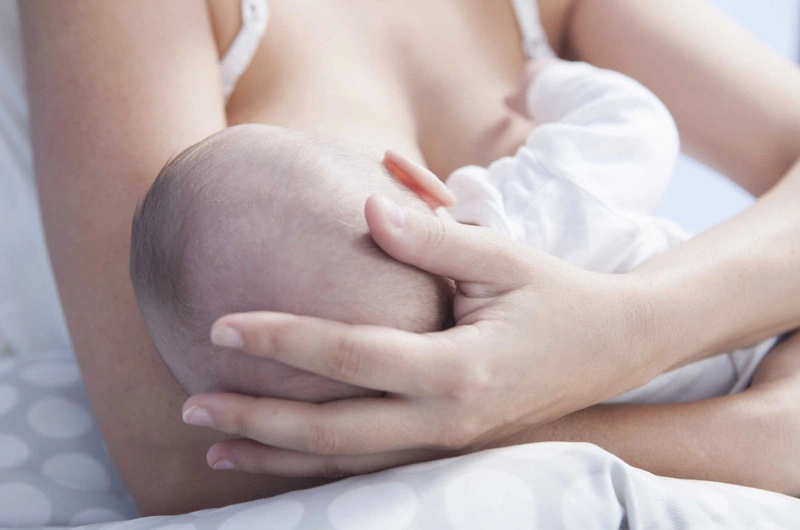 Chẳng may mắc viêm tuyến sữa có nên cho con bú 3