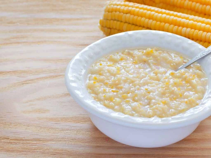 Cháo bắp cho bé ăn dặm với thịt heo thơm ngon