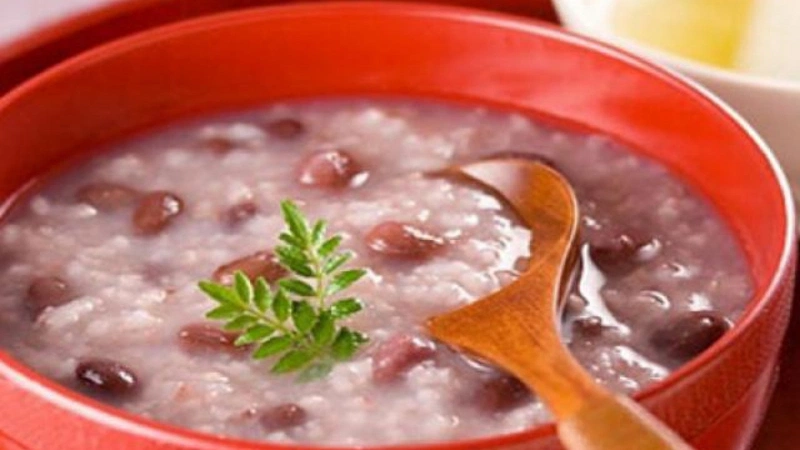 Cháo đậu đỏ với hạt ý dĩ lạ miệng, thơm ngon