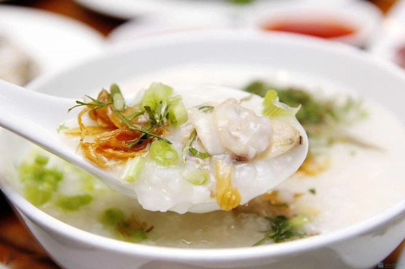 Cháo lươn kết hợp với đậu xanh bổ sung đạm và canxi